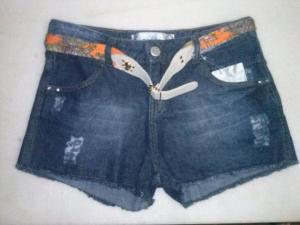 Short jeans com cinto